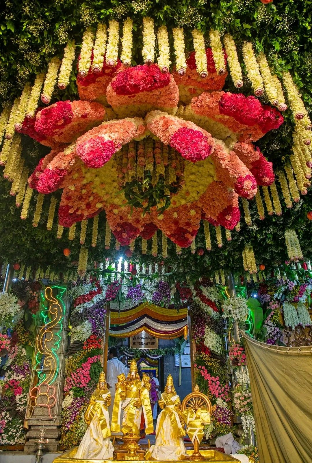 Deity floral canopy decoration